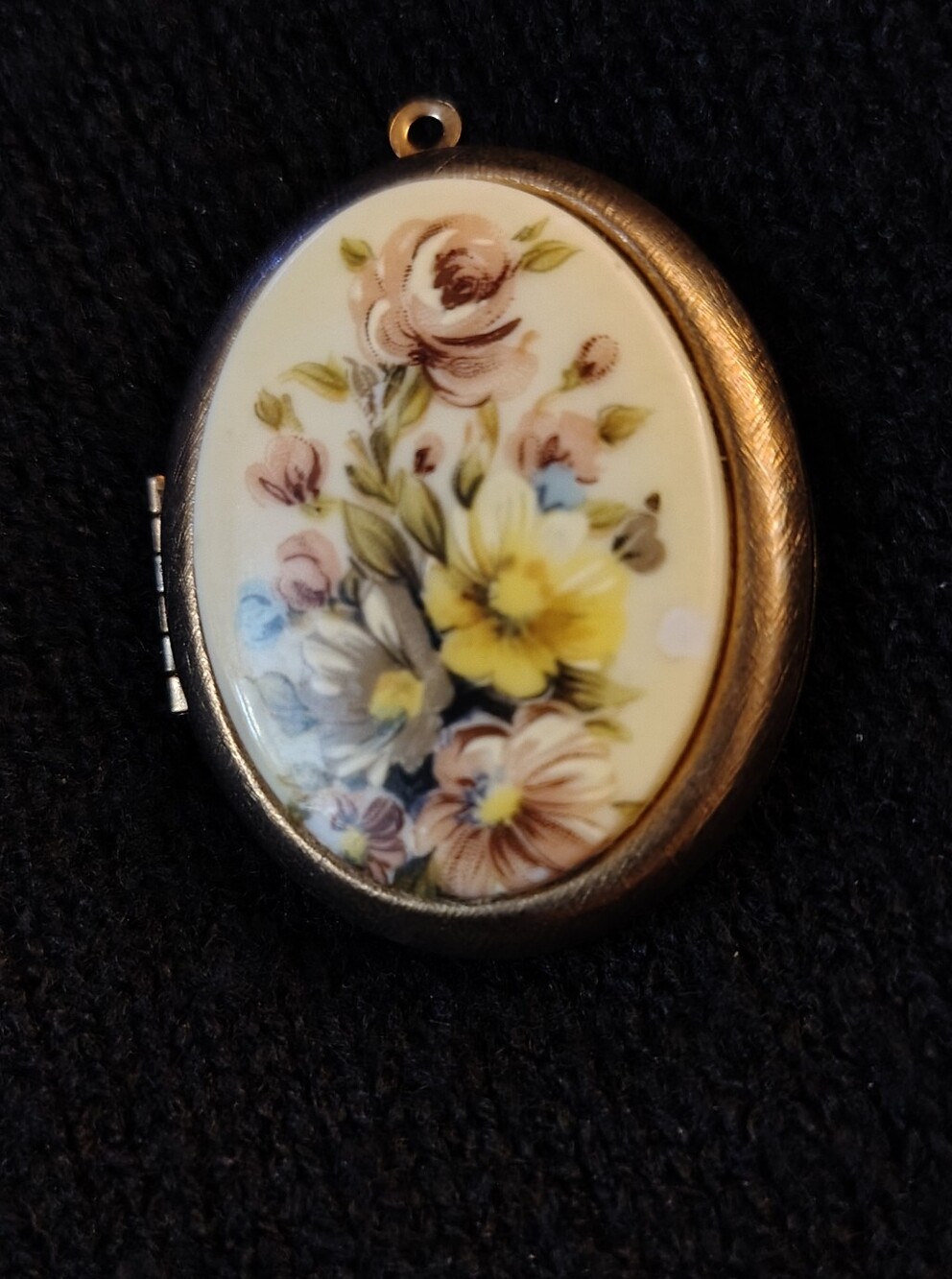 Vtg. Oval Floral Locket Holds 2 Photos